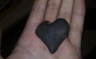 südamekujuline kivi kui õnne talisman