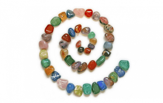 DIY amulett õnne värvilistest kividest